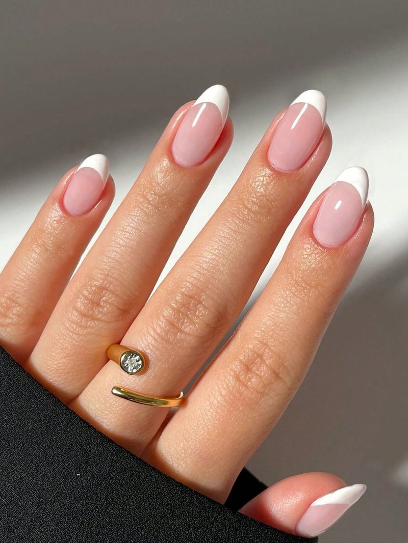 اظافر تركيب قصيرة بشكل لوزي فرنش  - طقم اظافر تركيب 24 قطعة مع مبرد - Image 1